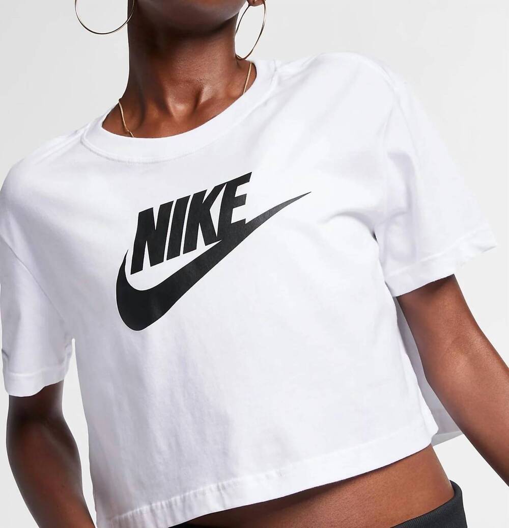 NEW NIKE sportswear essential cropped tee in white/black